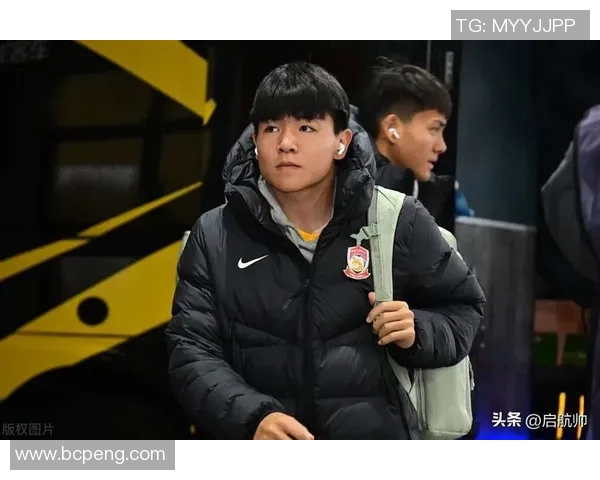 徐彬精彩进球助力青岛西海岸队赢得关键胜利展现球队实力