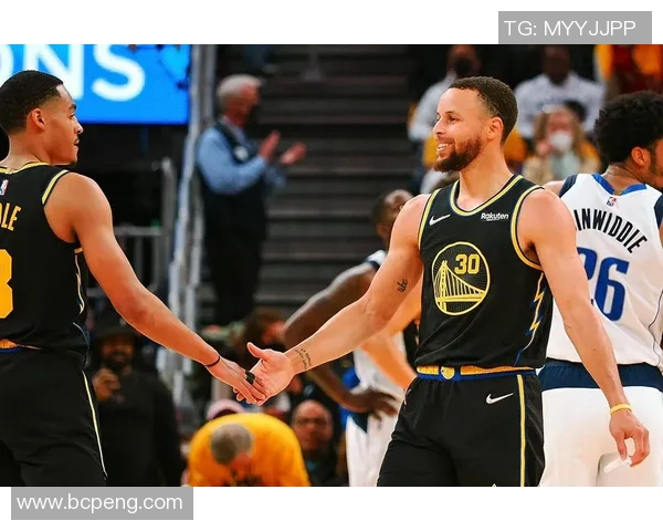 克里斯多夫-奥贝克帕再度荣膺本赛季最佳球员，成就非凡！