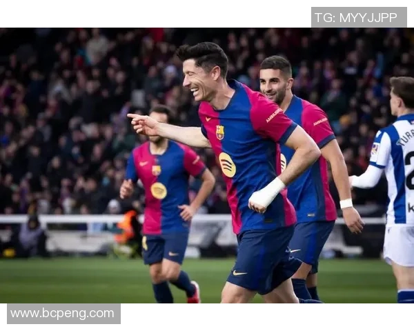 梅西领衔巴塞罗那4-0击败皇家社会，继续领跑西甲积分榜