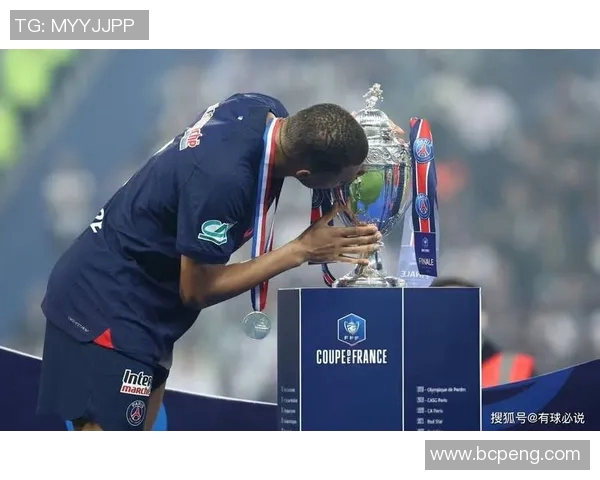 皇马成功签下巴黎圣日耳曼前锋姆巴佩，新时代银河战舰起航